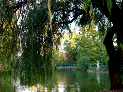 The large park includes a small lake with ducks, botanical gardens, walking and cycling paths, a large cafe terrace and more.