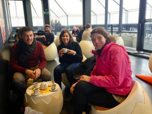 Speaking a second language provides me the opportunity to befriend wonderful people-- friends I otherwise wouldn't have the privilege of enjoying.