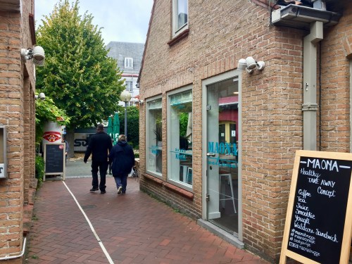 Maona is difficult to find, and located in a little courtyard with local shops and eateries. 